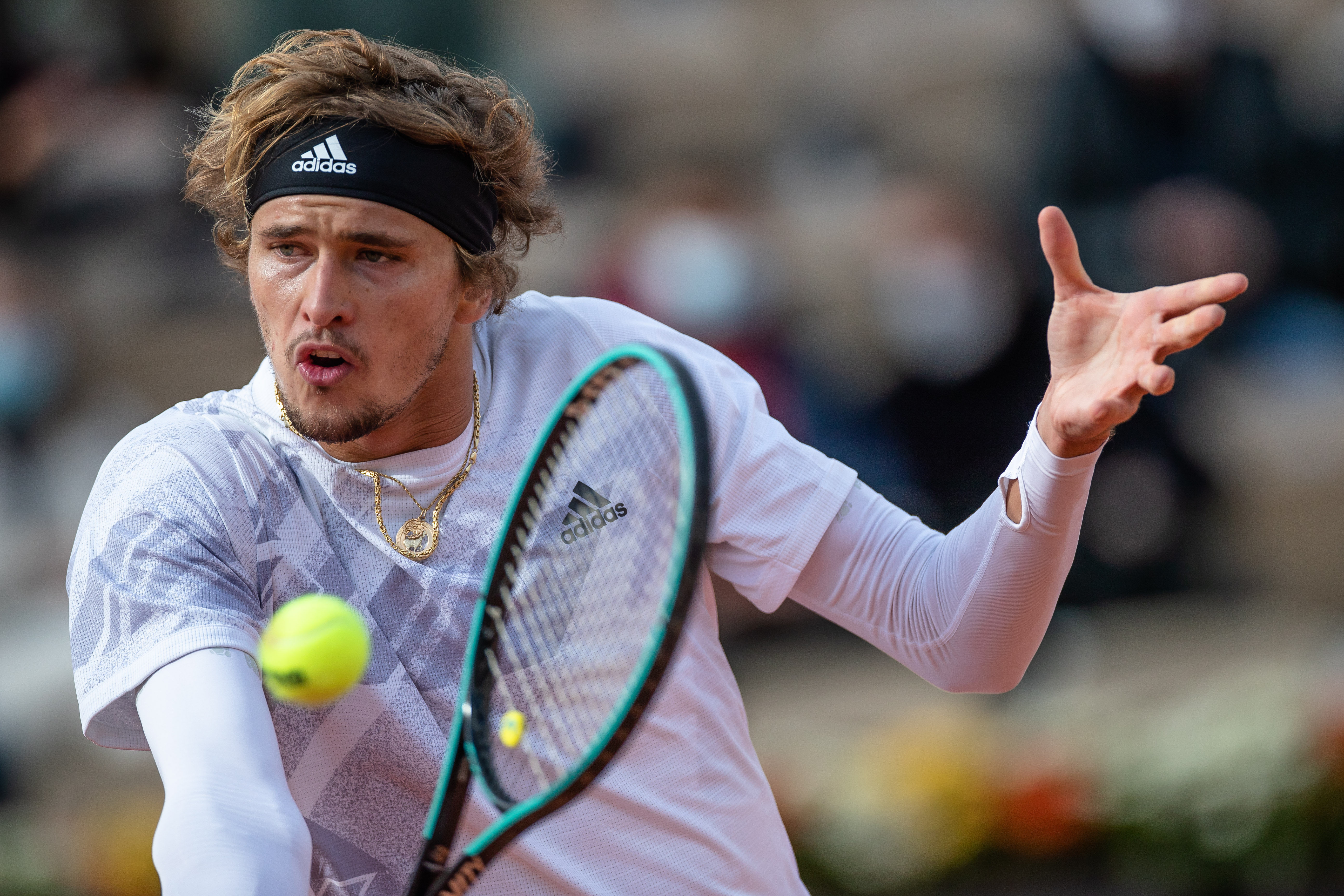 再以脚后跟 再以脚后跟